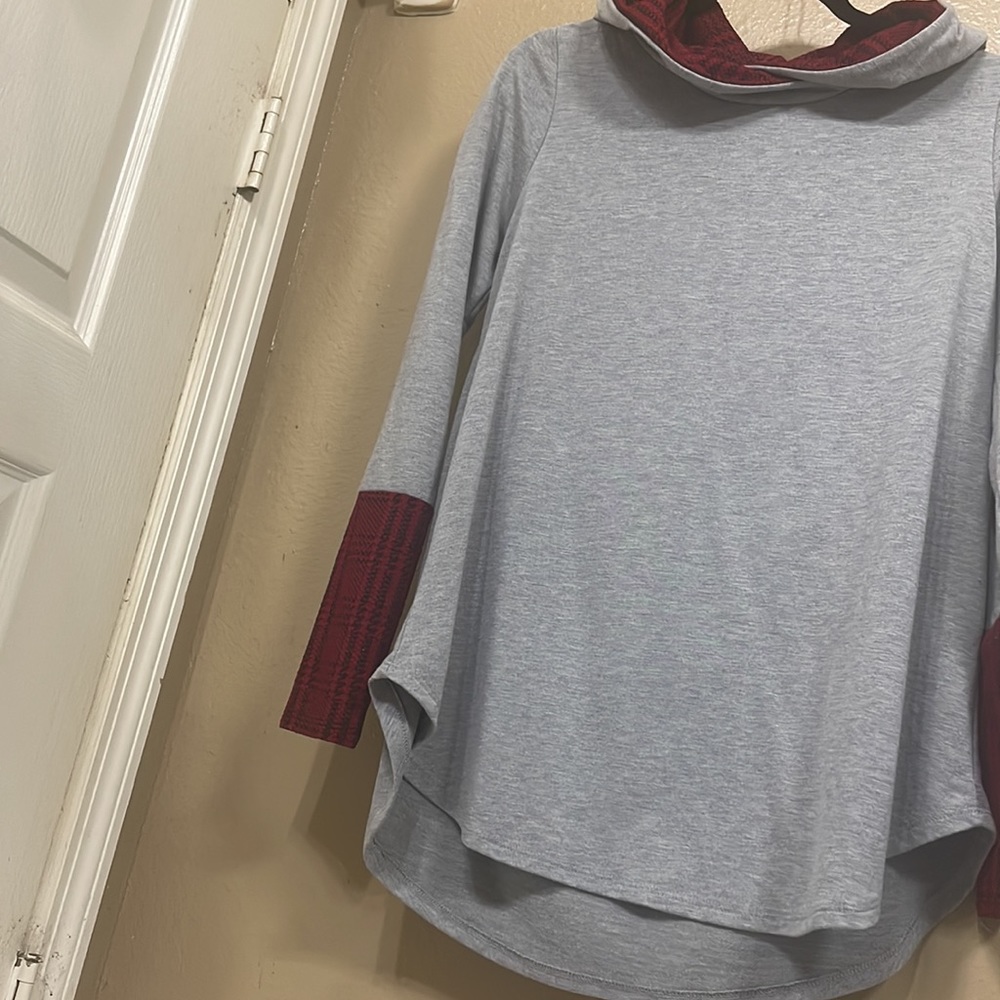 Pink blush long maternity sweater with hood size large